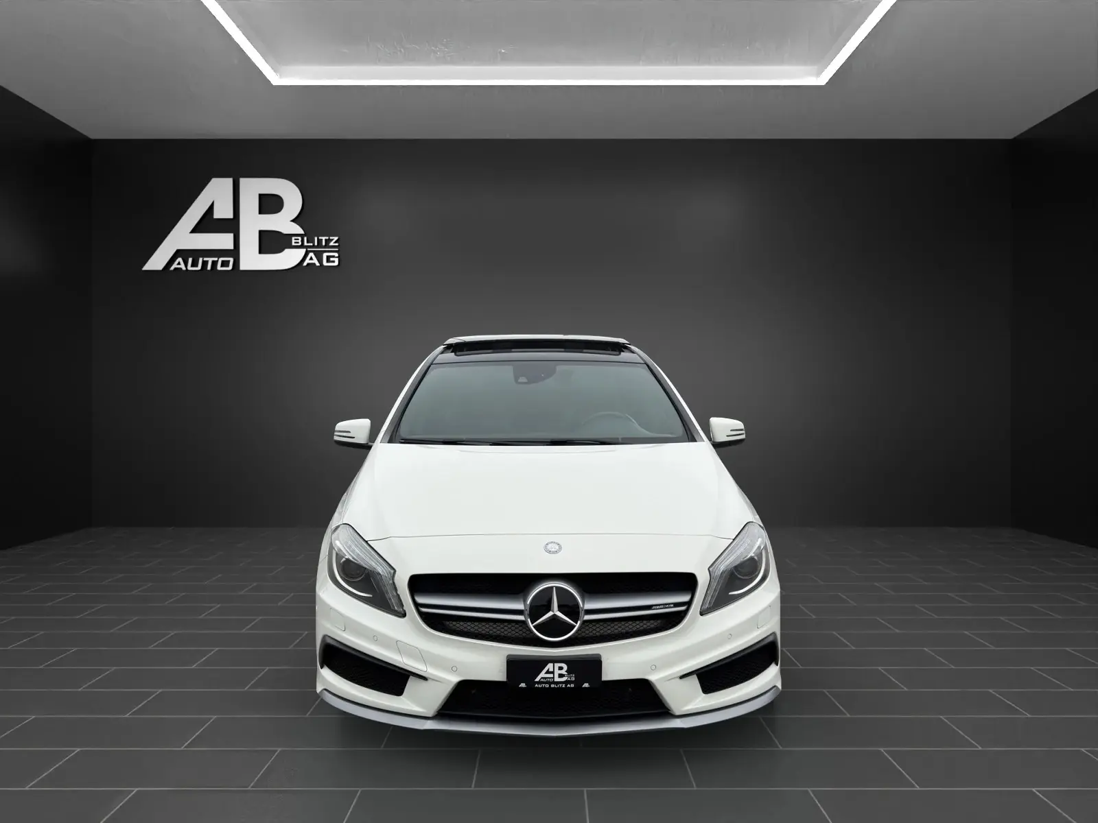 Mercedes-AMG A 45 4Matic — Performance 360 ch, Blanc Perlé, Entretien à jour