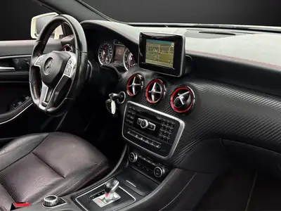 Mercedes-AMG A 45 4Matic — Performance 360 ch, Blanc Perlé, Entretien à jour — Miniature 10