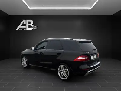 Mercedes-Benz ML 500 — SUV premium 408 ch, récemment révisé — arrière