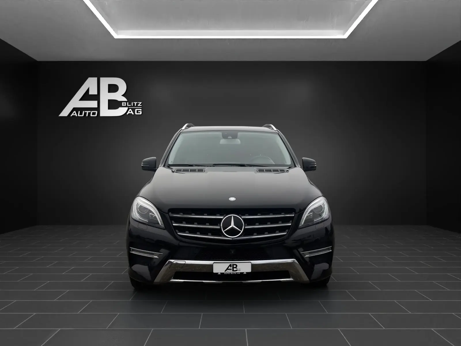 Mercedes-Benz ML 500 — SUV premium 408 ch, récemment révisé