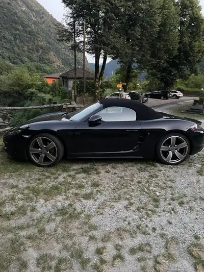 Porsche 718 Boxster 2.0 PDK — Cabriolet sportif, 49'000 km, noir métallisé — arrière