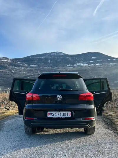 VW Tiguan 2.0 TSI 210 R-Line Design — SUV robuste, transmission intégrale, 159'000 km — côté