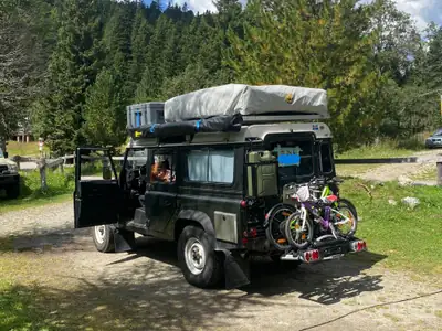 Land Rover Defender 110 TD5 — L'aventurier polyvalent, équipé camping & 4x4 intégral — Detail