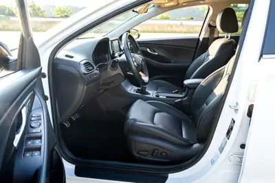 Hyundai i30 1.4 T-GDi Vertex — Berline compacte sportive, équipement premium et faible kilométrage — Armaturenbrett