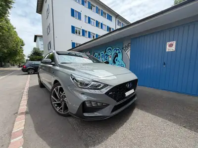 Hyundai i30 1.5 T-GDi N-Line — Berline compacte hybride mild, 21'000 km seulement — Außenansicht