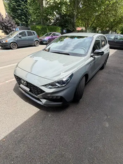 Hyundai i30 1.5 T-GDi N-Line — Berline compacte hybride mild, 21'000 km seulement — Heckansicht