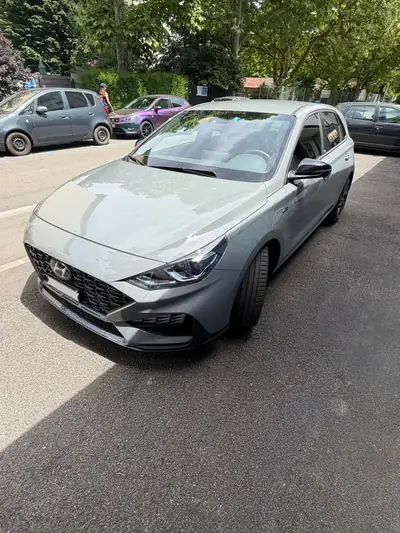 Hyundai i30 1.5 T-GDi N-Line — Berline compacte hybride mild, 21'000 km seulement — Innenraum