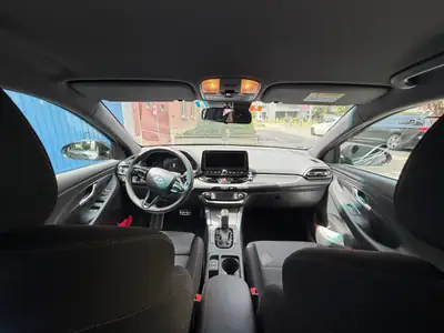 Hyundai i30 1.5 T-GDi N-Line — Berline compacte hybride mild, 21'000 km seulement — Detail