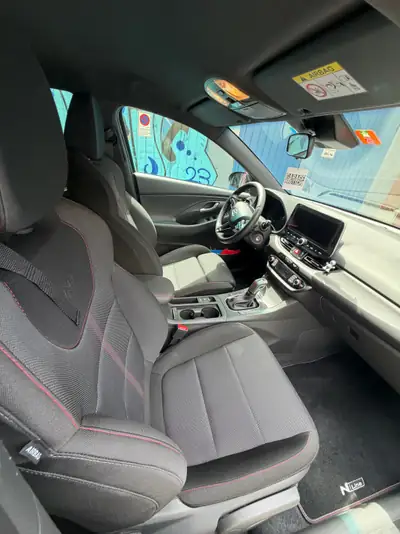 Hyundai i30 1.5 T-GDi N-Line — Berline compacte hybride mild, 21'000 km seulement — Miniatur 8