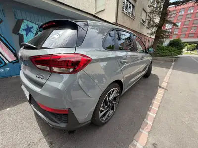 Hyundai i30 1.5 T-GDi N-Line — Berline compacte hybride mild, 21'000 km seulement — Miniatur 12