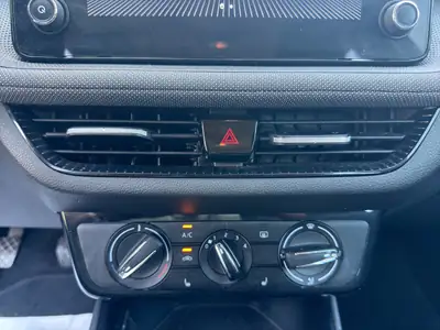 Skoda Fabia 1.0 MPI Young Edition — Citadine fiable, garantie 24 mois sans limite kilométrique — Miniatur 16