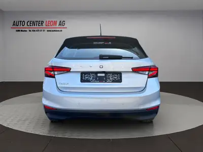 Skoda Fabia 1.0 MPI Young Edition — Citadine fiable, garantie 24 mois, peu kilométrée — tableau de bord