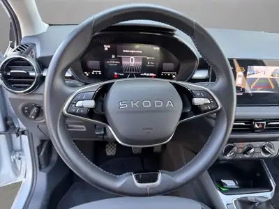 Skoda Fabia 1.0 MPI Young Edition — Citadine fiable, garantie 24 mois, peu kilométrée — Miniature 10