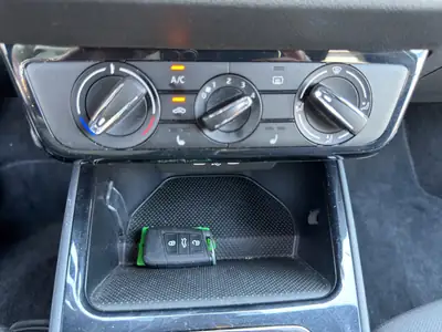 Skoda Fabia 1.0 MPI Young Edition — Citadine fiable, garantie 24 mois, peu kilométrée — Miniature 16