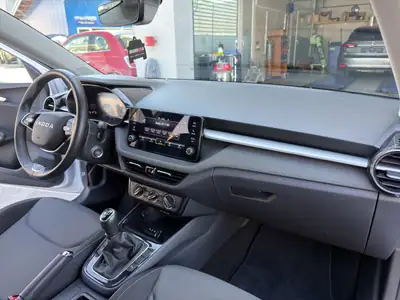 Skoda Fabia 1.0 MPI Young Edition — Citadine fiable, garantie 24 mois, peu kilométrée — Miniature 22