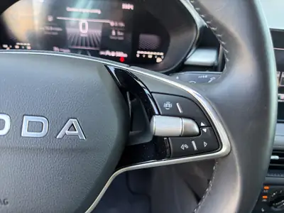 Skoda Fabia 1.0 MPI Young Edition — Citadine fiable, garantie 24 mois, peu kilométrée — Miniature 26
