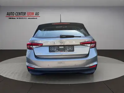 Skoda Fabia 1.0 MPI Young Edition — Citadine fiable, garantie 24 mois, peu kilométrée — tableau de bord