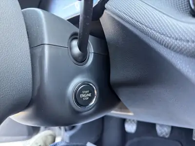 Skoda Fabia 1.0 MPI Young Edition — Citadine fiable, garantie 24 mois, peu kilométrée — Miniature 24