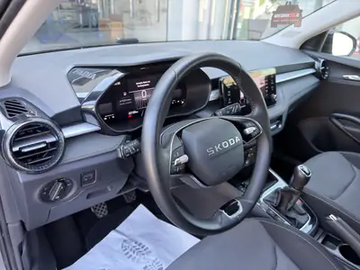 Skoda Fabia 1.0 MPI Young Edition — Citadine fiable, garantie 24 mois, peu kilométrée — Miniature 27