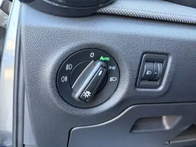 Skoda Fabia 1.0 MPI Young Edition — Citadine fiable, garantie 24 mois, peu kilométrée — Miniature 26