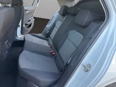 Skoda Fabia 1.0 MPI Young Edition — Citadine fiable, garantie 24 mois, petit kilométrage — Miniature 13