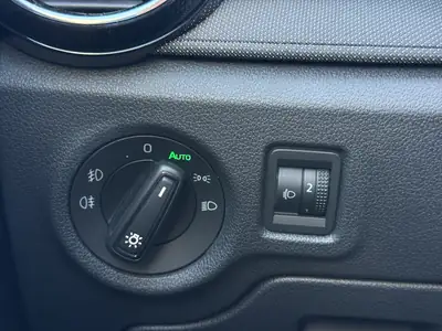 Skoda Fabia 1.0 MPI Young Edition — Citadine fiable, garantie 24 mois, petit kilométrage — Miniature 23