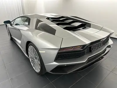 Lamborghini Aventador S LP740-4 Coupé — Supercar légendaire, 7200 km seulement — côté