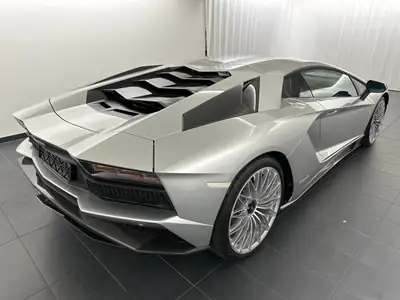 Lamborghini Aventador S LP740-4 Coupé — Supercar légendaire, 7200 km seulement — arrière