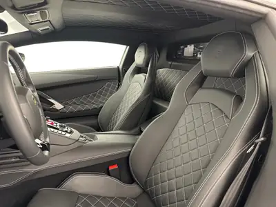 Lamborghini Aventador S LP740-4 Coupé — Supercar légendaire, 7200 km seulement — détail