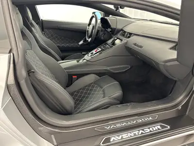 Lamborghini Aventador S LP740-4 Coupé — Supercar légendaire, 7200 km seulement — Miniature 9
