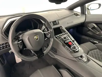 Lamborghini Aventador S LP740-4 Coupé — Supercar légendaire, 7200 km seulement — Miniature 7