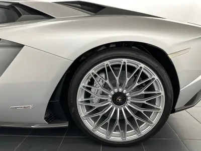 Lamborghini Aventador S LP740-4 Coupé — Supercar légendaire, 7200 km seulement — Miniature 11