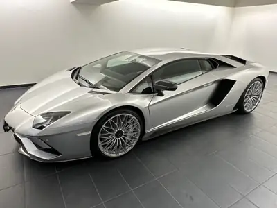 Lamborghini Aventador S LP740-4 Coupé — Supercar légendaire, 7200 km seulement — Miniature 15