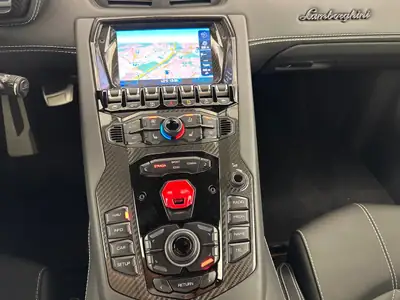 Lamborghini Aventador S LP740-4 Coupé — Supercar légendaire, 7200 km seulement — Miniature 13