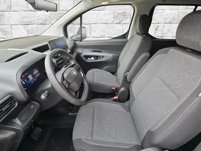 Opel Combo-e GS — Minivan électrique 136 ch, équipement premium et 50 km au compteur — Miniature 9