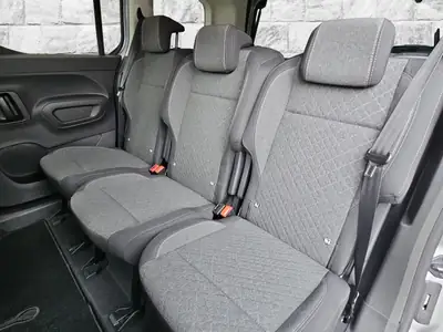 Opel Combo-e GS — Minivan électrique 136 ch, équipement premium et 50 km au compteur — Miniature 10