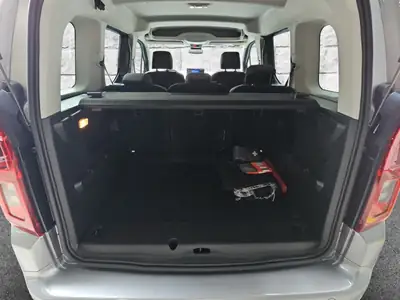 Opel Combo-e GS — Minivan électrique 136 ch, équipement premium et 50 km au compteur — Miniature 12