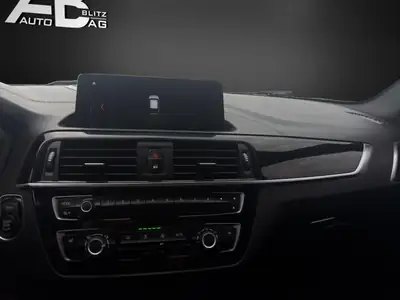 BMW 118i Edition Sport Line — Automatique Steptronic, fraîchement révisée — Miniature 12