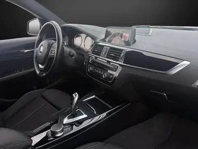 BMW 118i Edition Sport Line — Automatique Steptronic, fraîchement révisée — Miniature 10