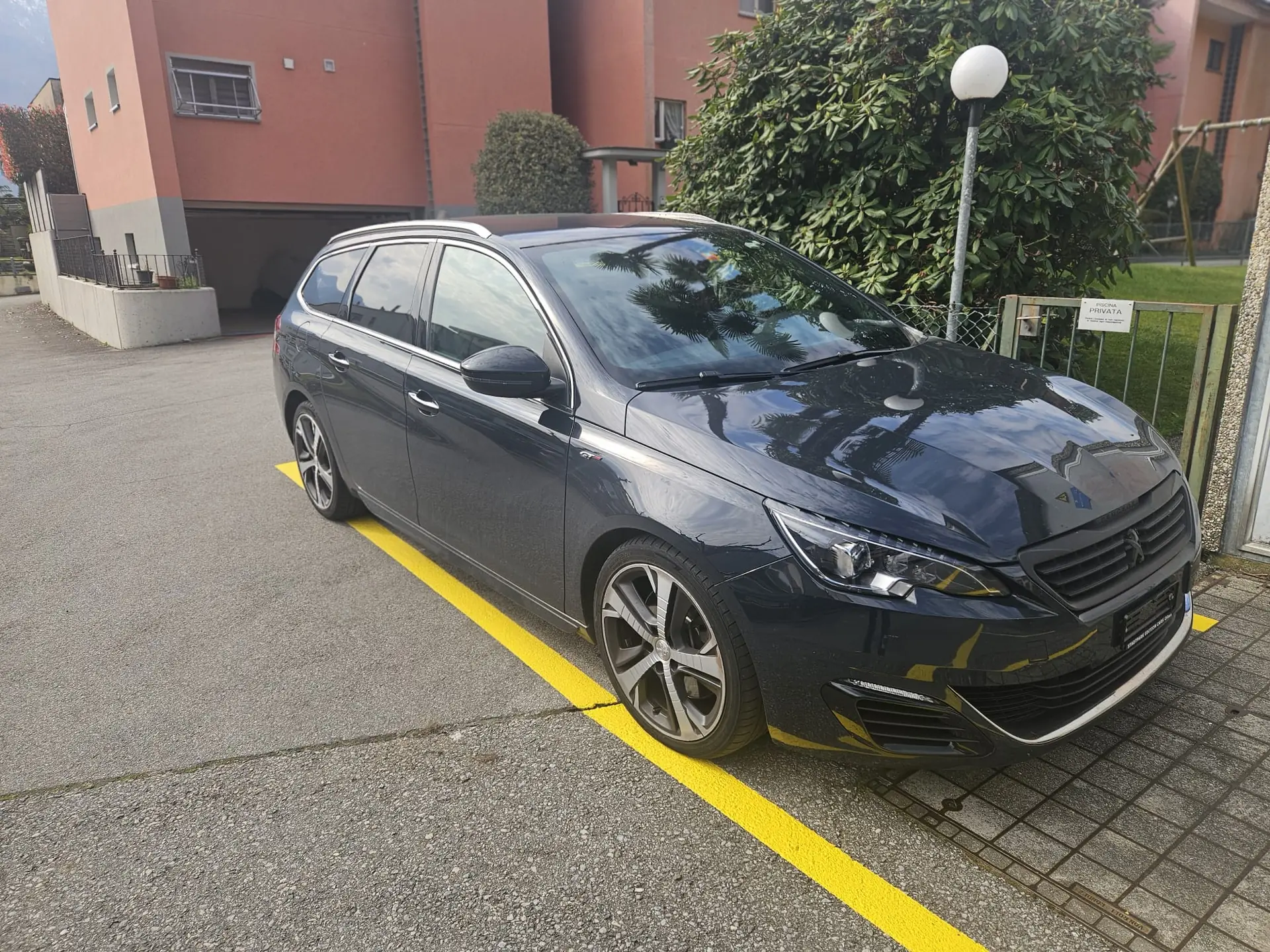 Peugeot 308 2015 occasion Gordola — 1