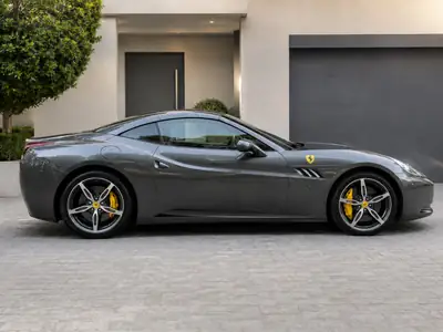 Ferrari California Trenta 490 cv — Cabriolet légendaire, motorisation V8 atmosphérique — dettaglio