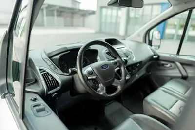 Ford Transit Custom 2.0 TDCi 170 Sport — Utilitaire polyvalent, 95 000 km, sans sinistre — vista posteriore