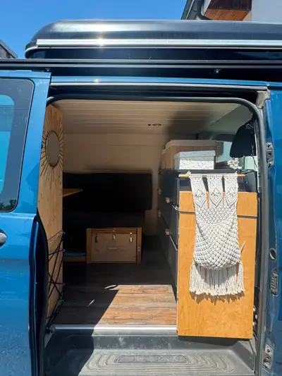 Mercedes-Benz Vito 114 BT 4x4 — Fourgon aménagé camping-car, état impeccable — Miniatura 14