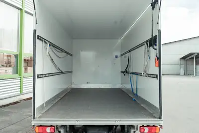 Peugeot Boxer 2.2 BlueHDi 165 — Utilitaire fiable, 55'000 km seulement — détail