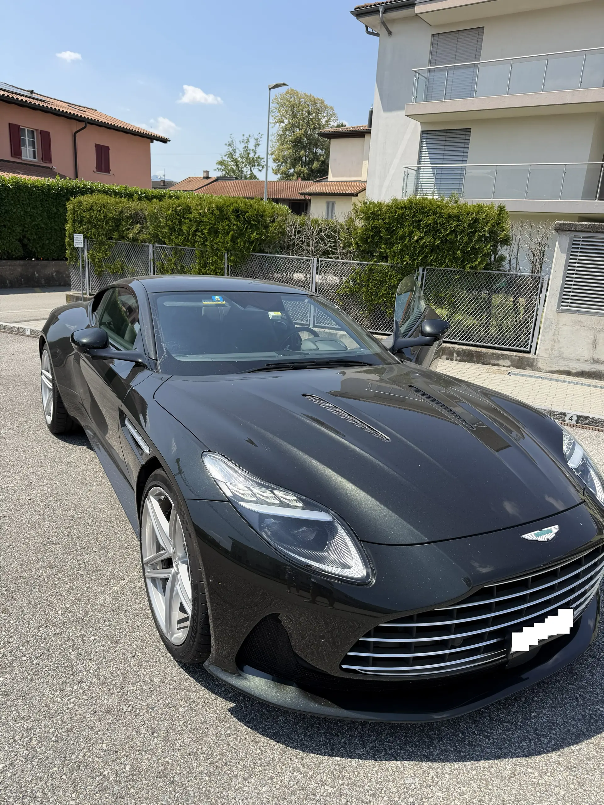 Aston Martin DB12 4.0 V8 Bi-Turbo — Coupé britannique haute performance, 7250 km