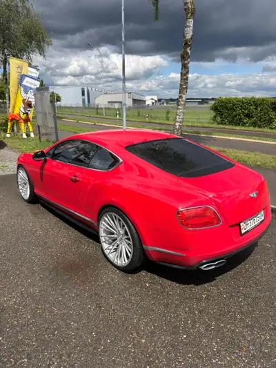 Bentley Continental 4.0 V8 S — Coupé de prestige en St. James Red rare, 55'000 km — Heckansicht