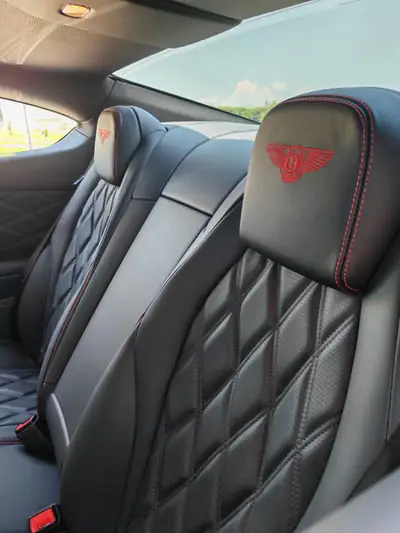 Bentley Continental 4.0 V8 S — Coupé de prestige en St. James Red rare, 55'000 km — Miniatur 7