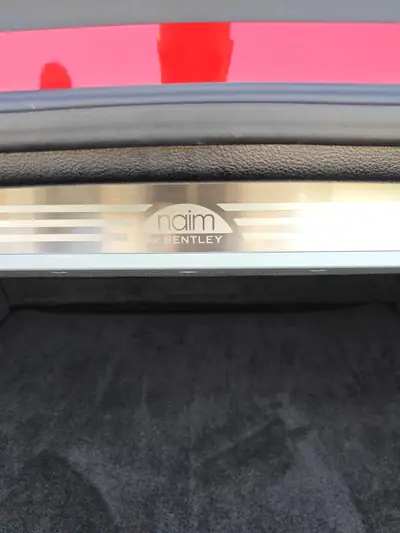 Bentley Continental 4.0 V8 S — Coupé de prestige en St. James Red rare, 55'000 km — Miniatur 13