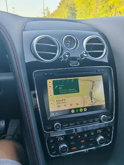 Bentley Continental 4.0 V8 S — Coupé de prestige en St. James Red rare, 55'000 km — Miniatur 19