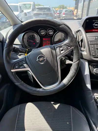 Opel Zafira Tourer 1.4i 16V — Monospace 7 places fiable, 196 000 km — Miniature 11